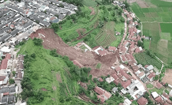 Figure 1-a. Slope Failure at Cimanggung, Sumedang