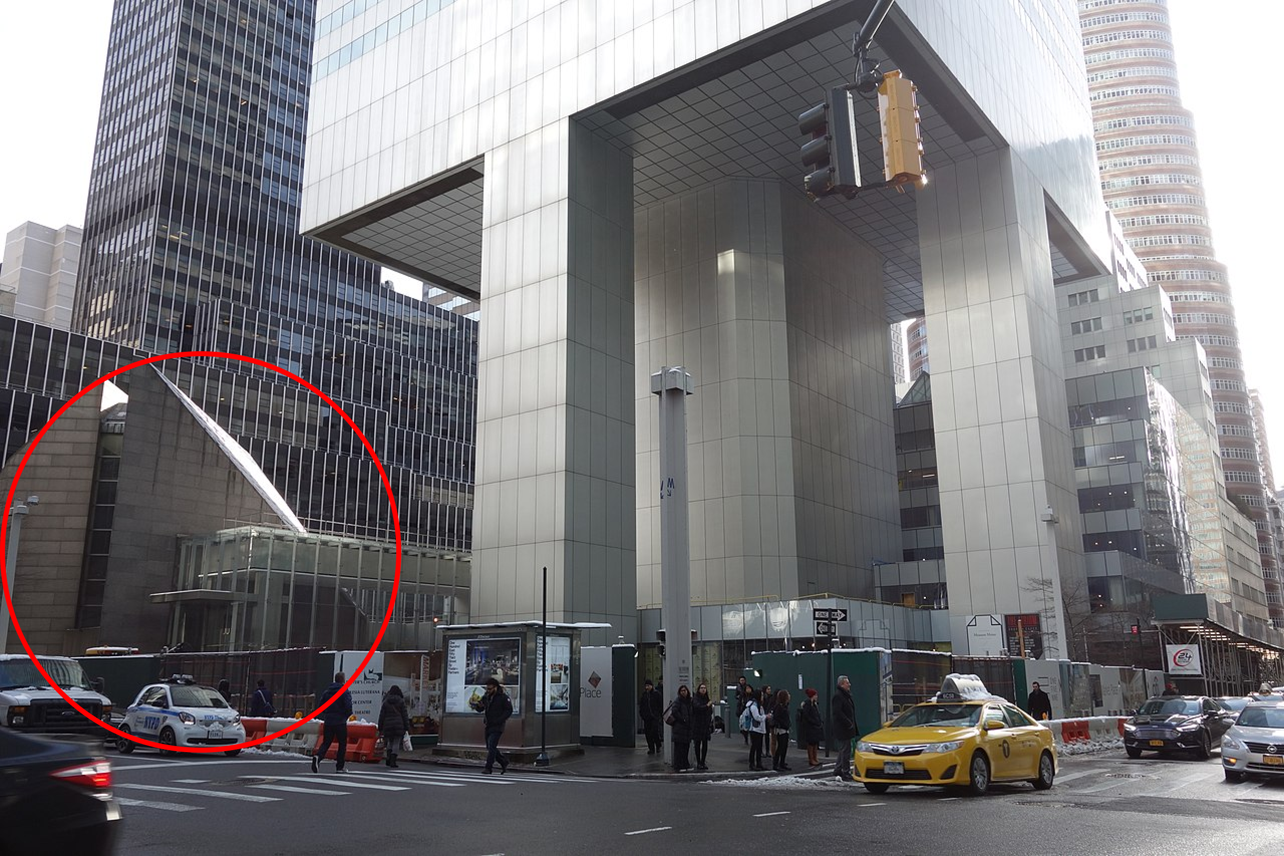 Citicorp Center above the St. Peter’s Lutheran Church