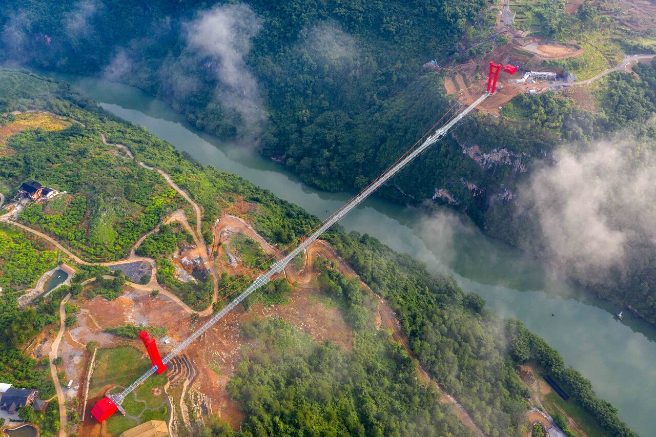 Longest glass-bottomed bridge